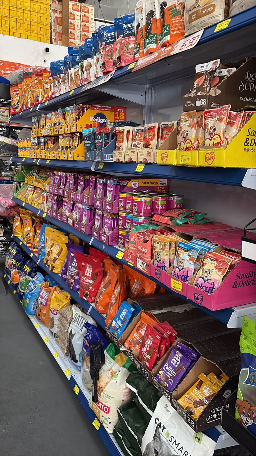 Petiscos e acessórios para cães e gatos na Miau & Cia